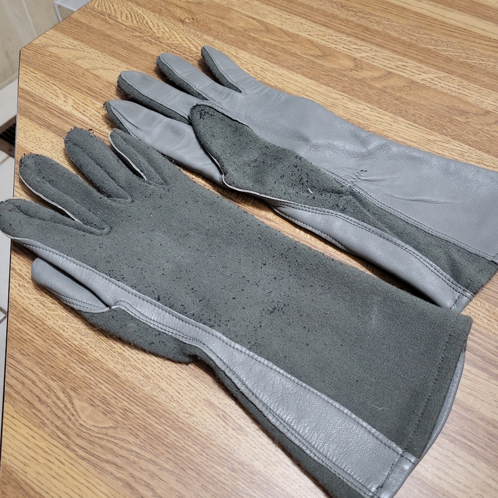 Actual military pilot regulation flight gloves